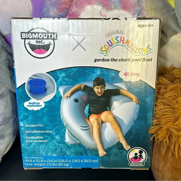 Squishmallow x Bigmouth Gordon the Shark Pool Float - Picture 3 of 3